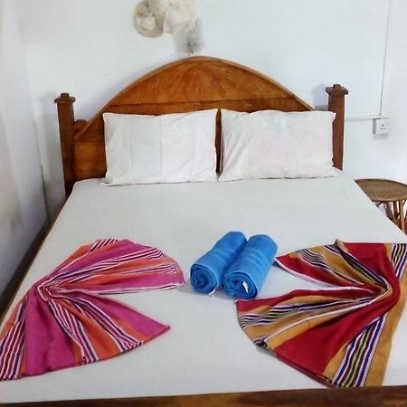 Bandula Home Stay Szigirija Kültér fotó