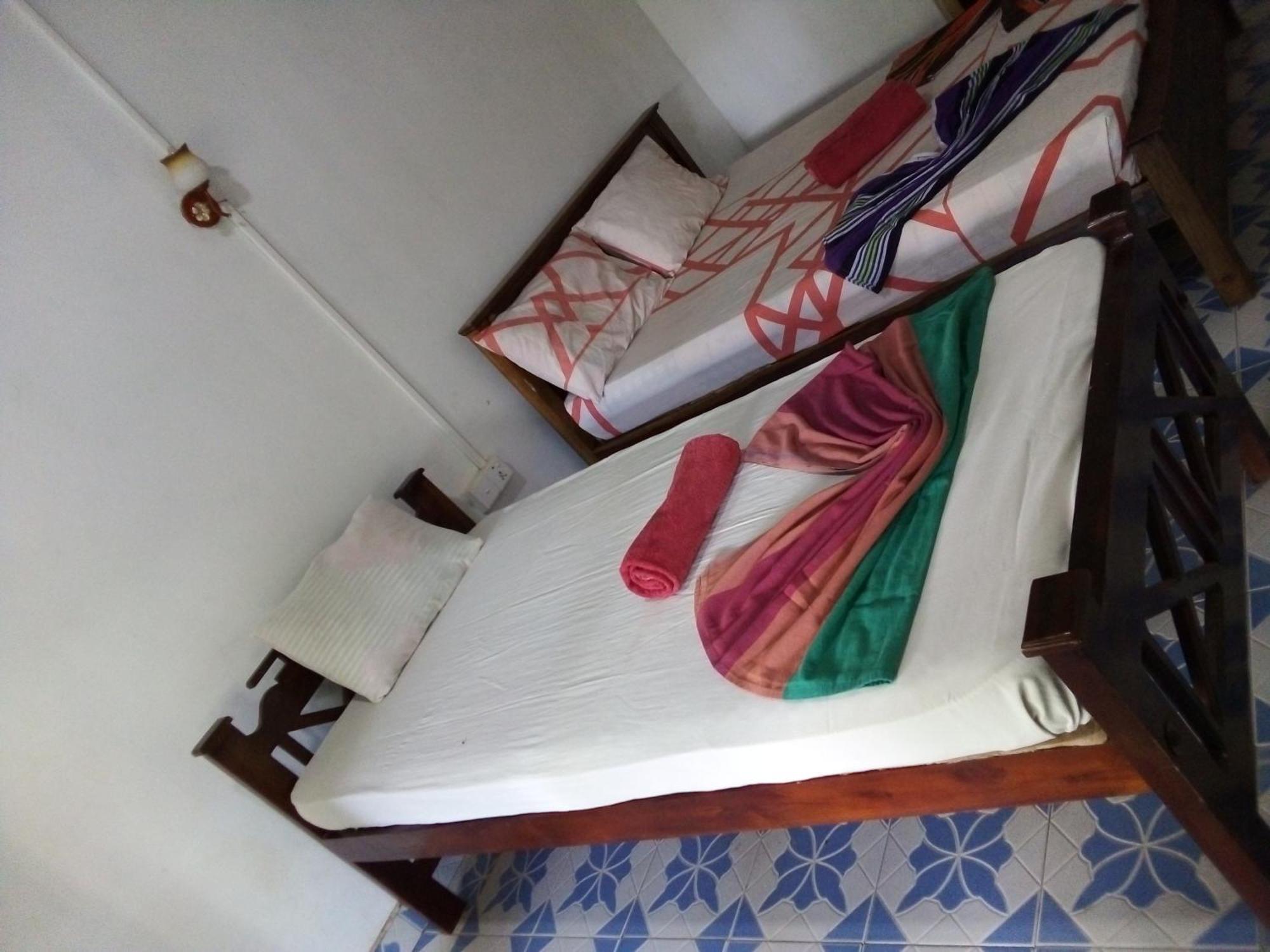Bandula Home Stay Szigirija Kültér fotó