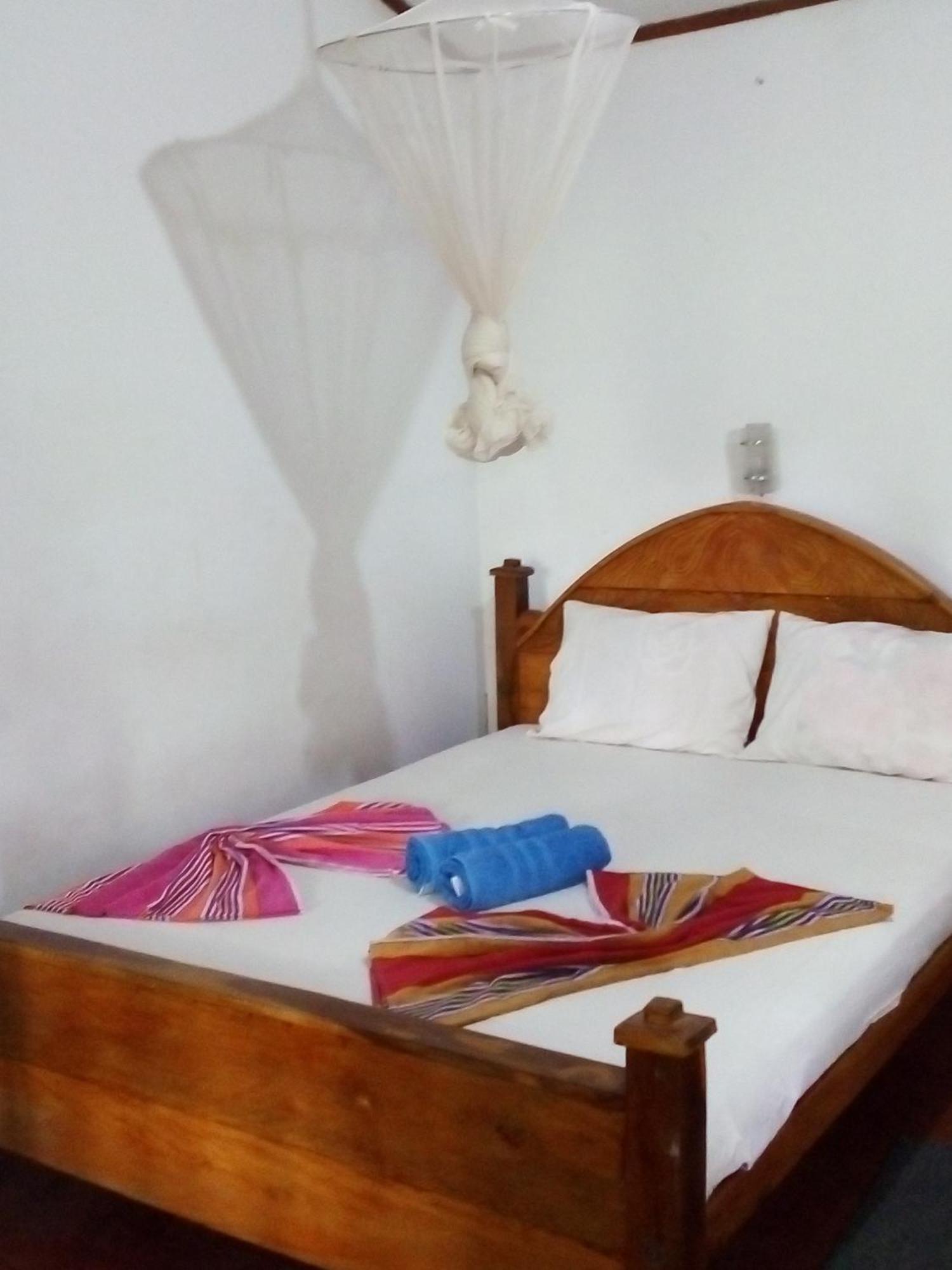 Bandula Home Stay Szigirija Kültér fotó