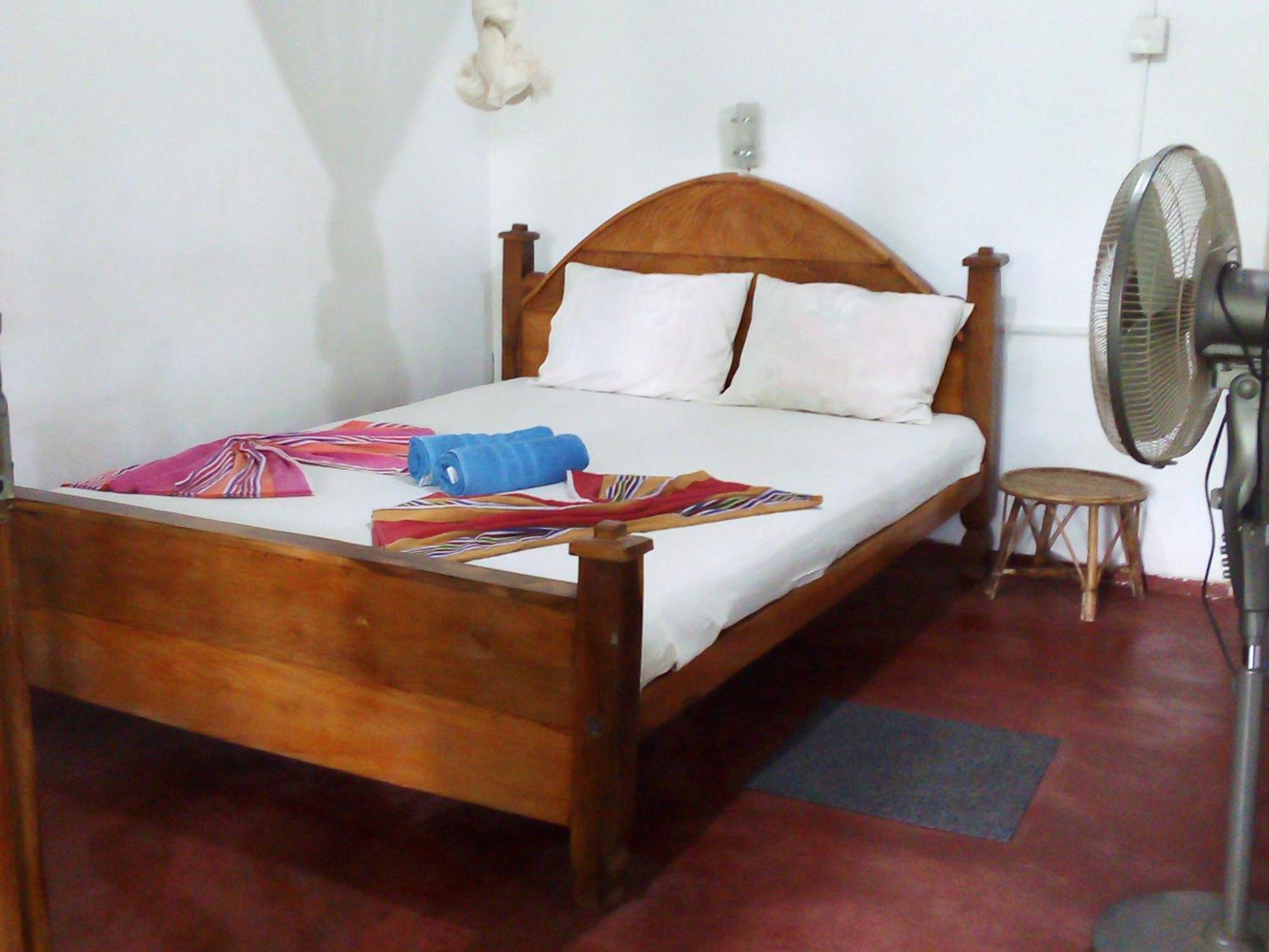 Bandula Home Stay Szigirija Szoba fotó