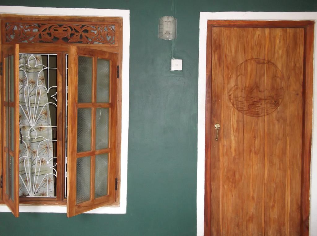 Bandula Home Stay Szigirija Kültér fotó