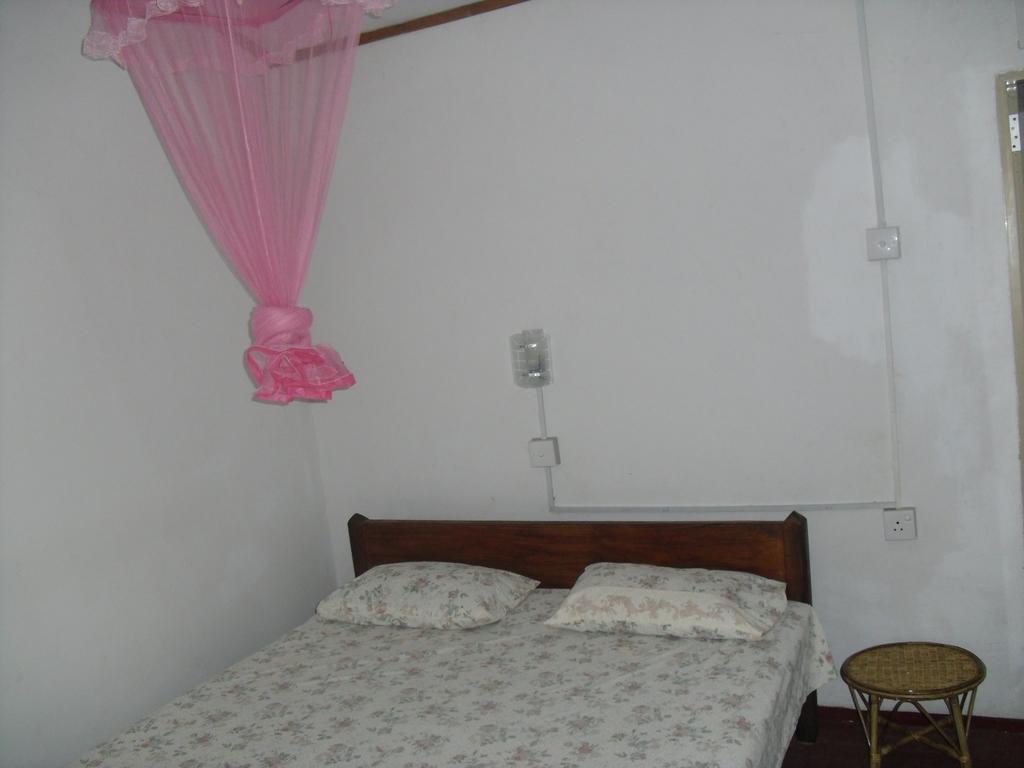 Bandula Home Stay Szigirija Kültér fotó