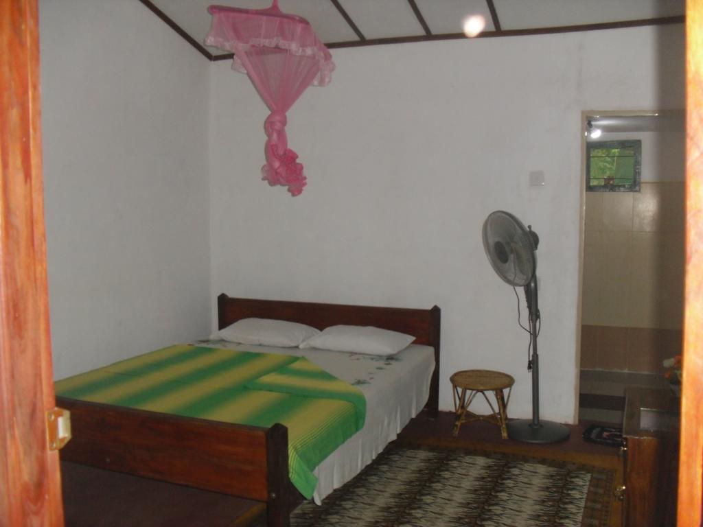 Bandula Home Stay Szigirija Kültér fotó