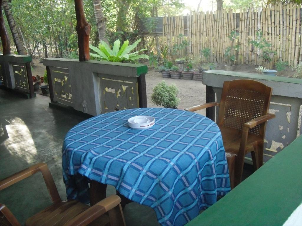 Bandula Home Stay Szigirija Kültér fotó